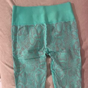 Bombshell sportswear snake seamless